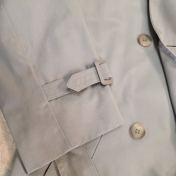 Vintage Pierre Cardin Trench Coat, size 38 R, beige - Picture 7 of 10